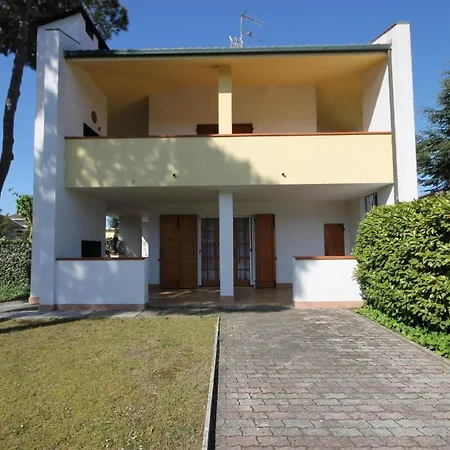Ferienhaus In Mit Grossem Garten - B59365